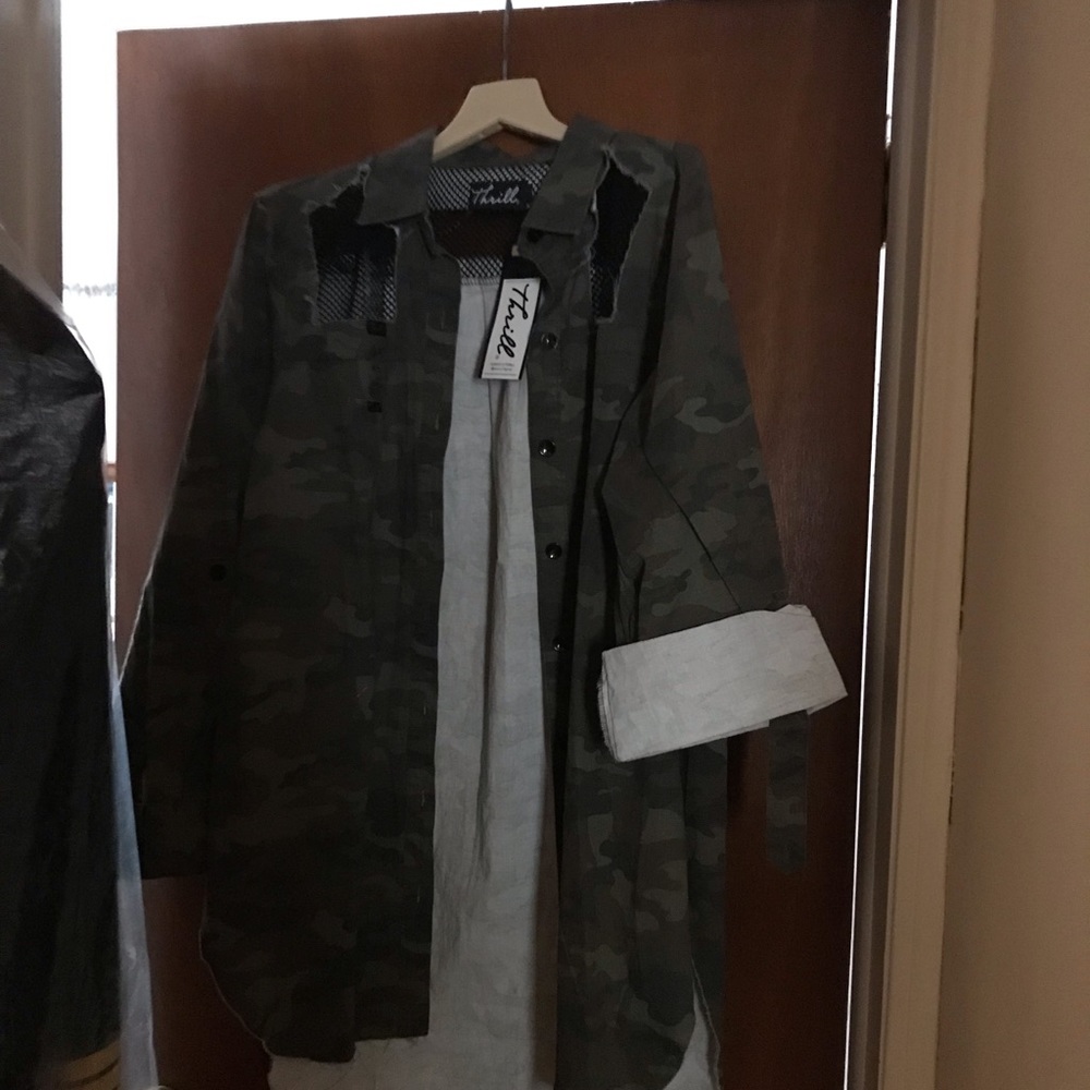 Fashionable army jacket for women